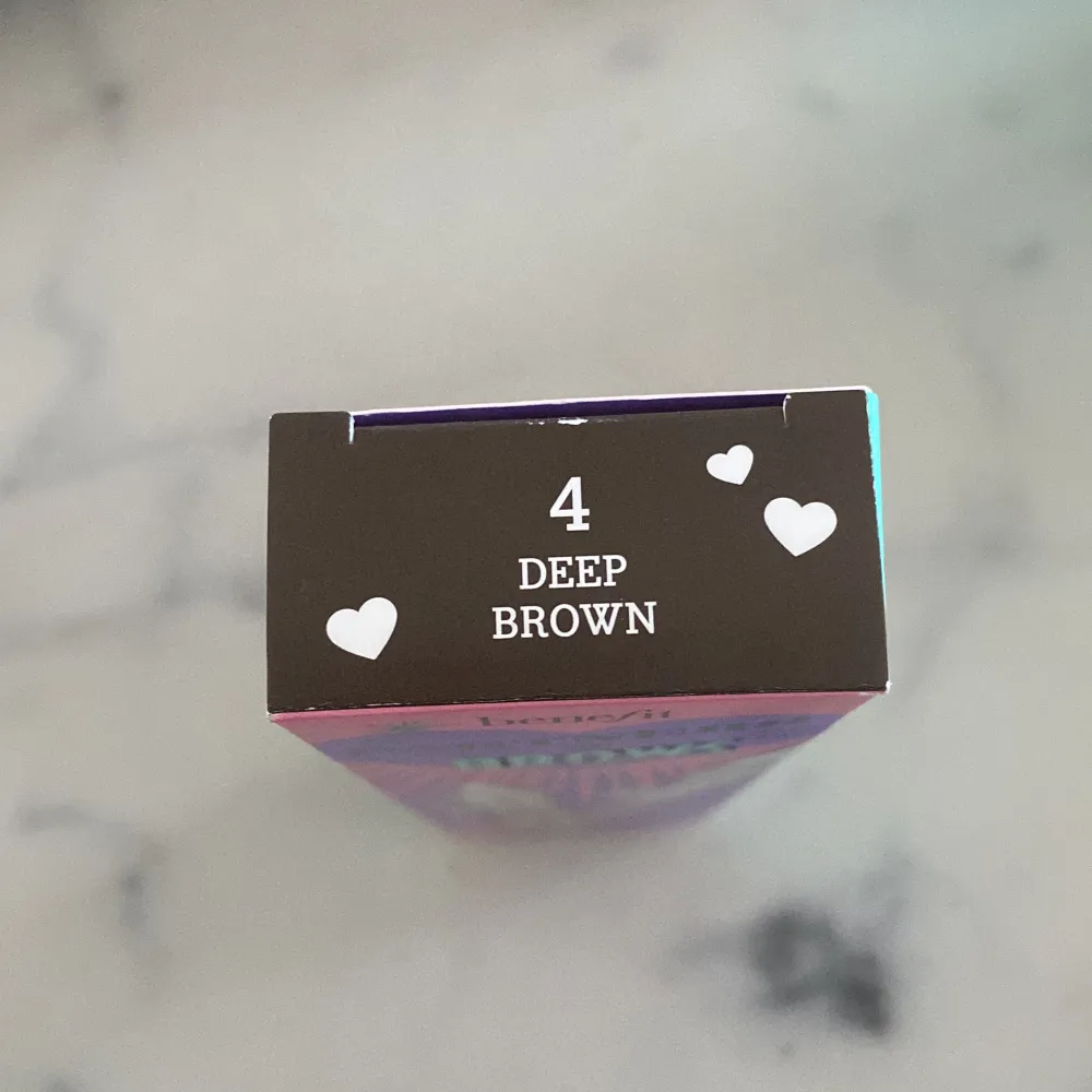 Gimme Brow och Browpencil från Benefit i färgen Deep Brown  Full size, Oöppnade🩷🩷💜. Övrigt.