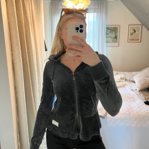 Odd Molly Huvtröja  - Huvtröja från odd Molly i sammettyg!🤍🦋🧚🏻‍♀️ aldrig använd 