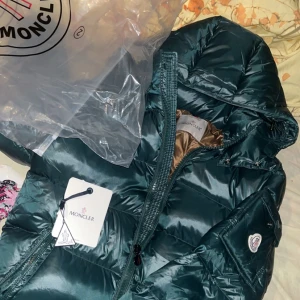 Moncler maya  - Säljer den pågrund av att den är för liten Pris kan diskuteras  