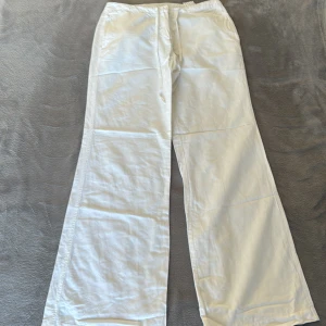 Vita Linnebyxor -S.Oliver - Vita linnebyxor från S.Oliver