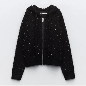 Stickad tröja Zara - Säljer denna superfina stickade huvtröjan från zara. Helt ny. Stl 36 ❤️‍🔥