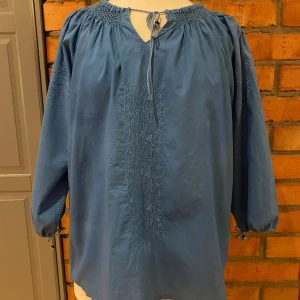 Blus strl 42 - Märke Tempo strl 42 100% bomull 