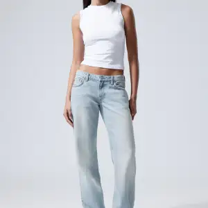 Säljer helt nya weekday jeans då de inte passa 🤗 skriv för fler frågor💕 ny pris 590 kr 