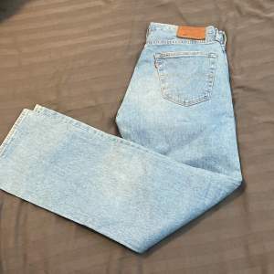 Nya Levis jeans strl W33 L 32 Säljer då dem är för stora Aldrig använda 