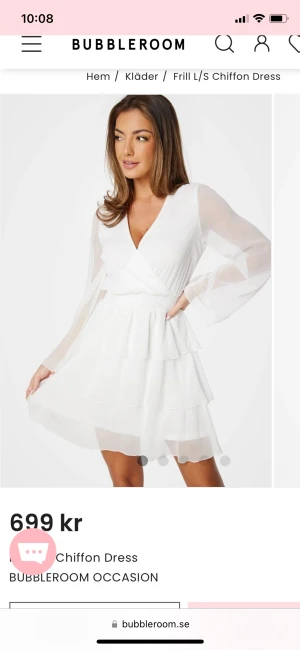 Studentklänning  - Superfin klänning som passar perfekt som studentklänning😍aldrig använd, säljer då jag hittat en annan som passar mig bättre😊 storlek 34 men är mer som 36! Ny pris 699kr