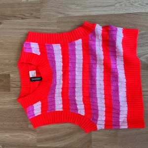 Croppad topp  - Använd en gång  Som ny 