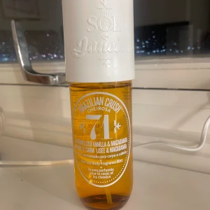 Sol de janeiro mist - 240ml (största storleken), använd fåtal gånger! Luktar gräddkola 😍