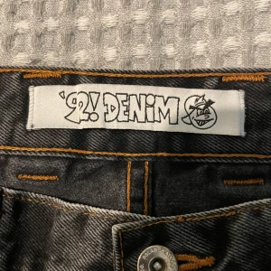 Polar Skate Co 92 denim ”swagger” - 34/32, Bra skick.   Köpt för ca 1400 (det var ett tag sen är inte helt säker på nypris).   Säljer för att jag inte tycker dom är särskilt snygga längre. 