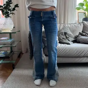 Intressekoll på dessa snygga jeans köpta på Plick, lånade bilder😍😍