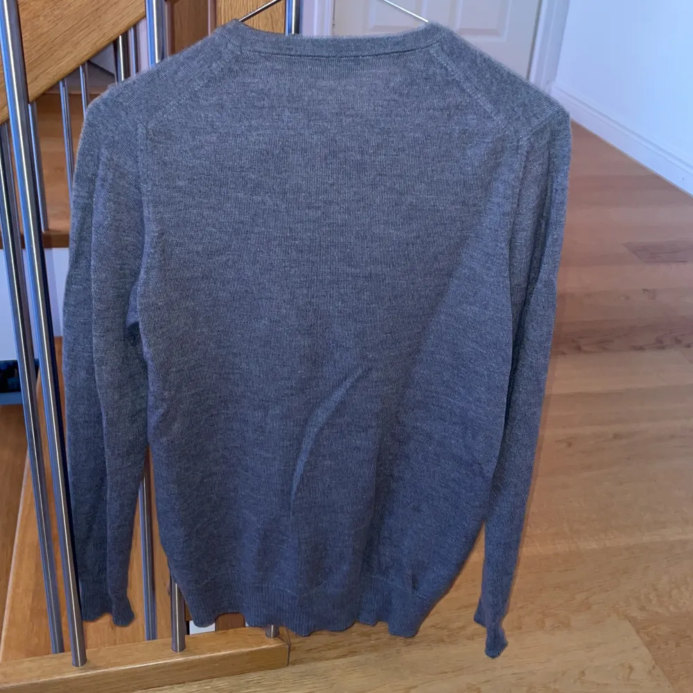 En oanvänd JL tröja i 10/10 skick Nypris 1300kr men säljer för 349kr Pris kan diskuteras. Tröjor & Koftor.