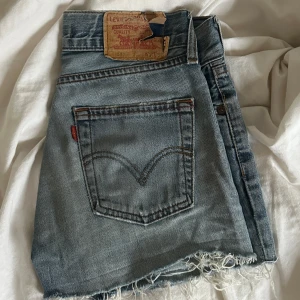 Levis shorts - Säljer dessa jätte fina Levis shorts💘 Pris kan diskuteras vid snabb affär😋