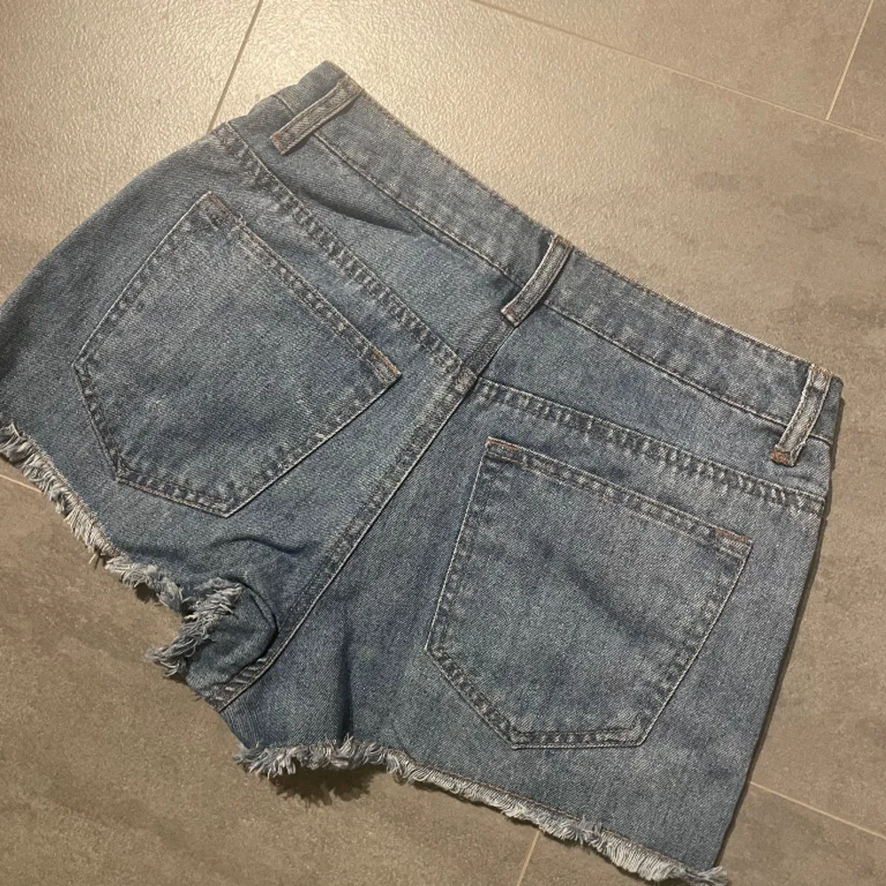 Shorts med unik design med brodering💞. Shorts.