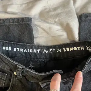 midwaist jeans från bikbok som tyvärr inte används hos mig❤️
