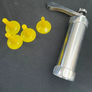 Baknings verktyg  - Man kan göra olika biscuet ronar och man kan även använda den till att pumpa grädde på en fantastisk hembakad tårta. Priser diskuteras alltid 