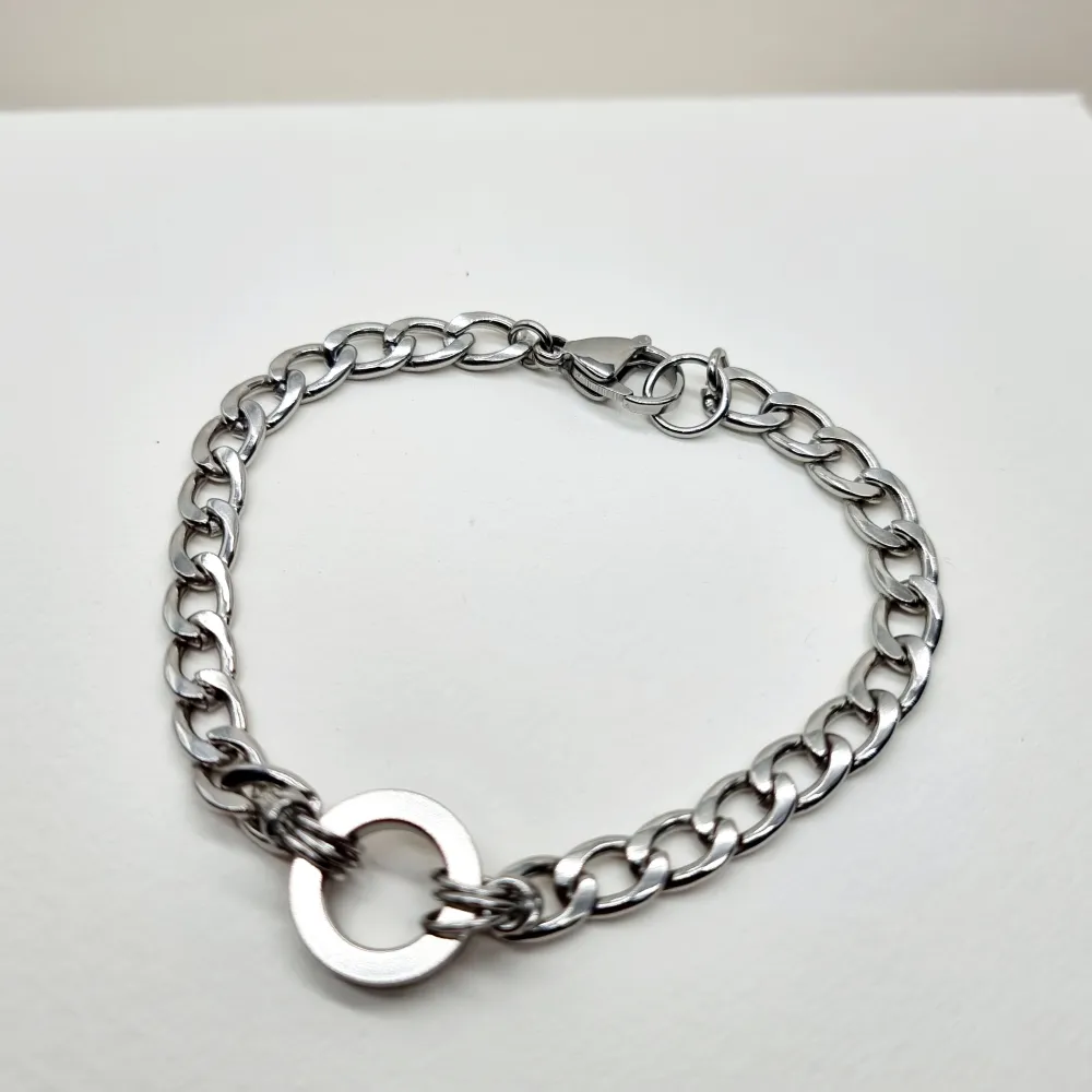 Handgjort armband. Material- ● rostfritt stål *Armbandslängd: 19cm  . Accessoarer.