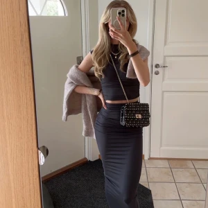 Set kjol och topp gina tricot - Säljer detta setet med kjol och topp från gina tricots soft collection❤️ så snyggt och skönt! Endast provat