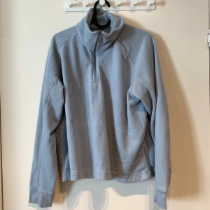 Ljusblå fleece - Ljusblå/baby blå fleece tröja! Jättefin o skön