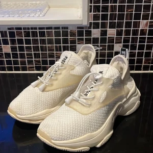 Steve madden - Säljer ett par Steve madden skor, använt några gånger