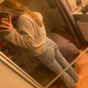 Lågmidjade jeans - Otroligt fina Lågmidjade jeans från H&M som används inte längre, storlek 34💕Bara att höra av sig vid frågor/bilder🤍
