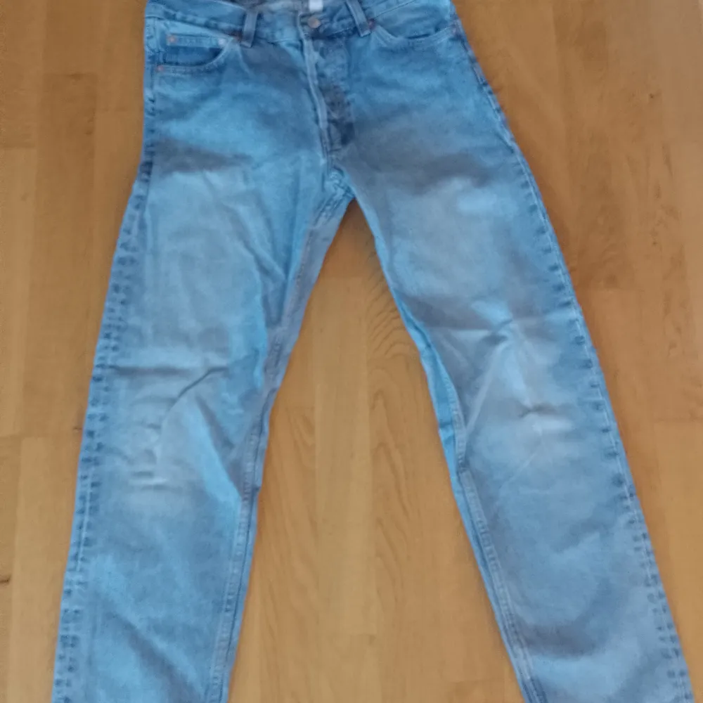 Kvitto finns kvar. Original pris 600kr. Hämtas eller fraktas. Finns i Årstadal.. Jeans & Byxor.