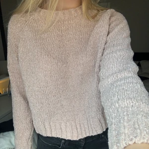 Stickad tröja  - Jättesöt stickad tröja med lite glitter i💗