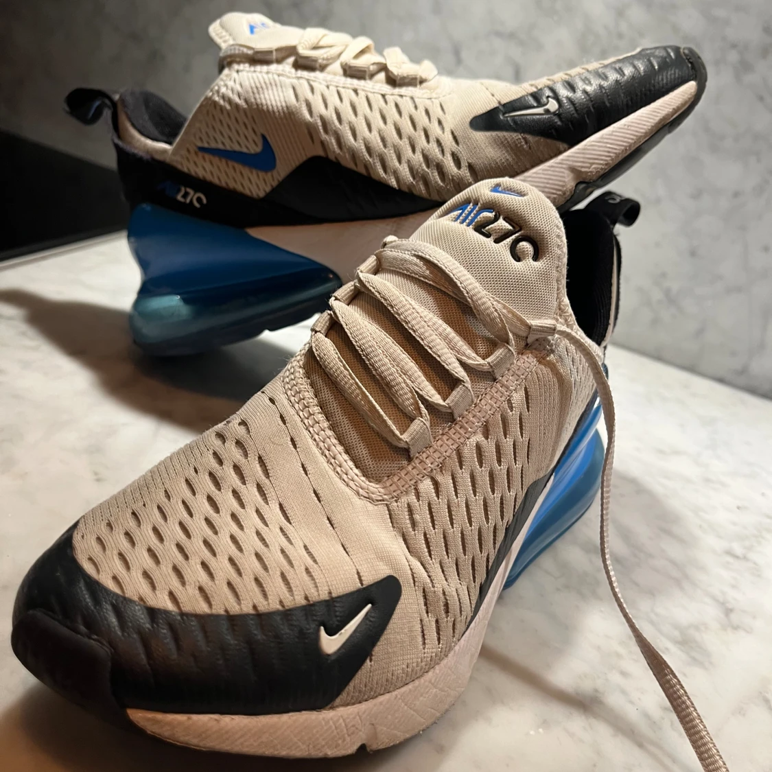 NIKE AIR MAX 270