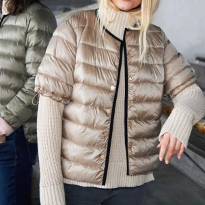  Trekvarts jacka - Säljer denna super snygga jacka från cc heart i storlek 42 (passar mig som har M). Jackan är i använt skick, därav priset❤️Dock inga fläckar eller hål!