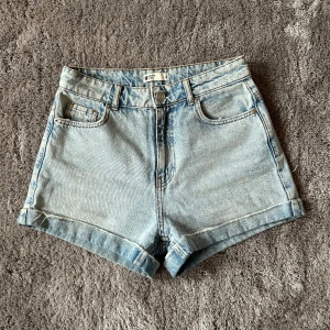 Jeansshorts  - Jeansshorts i fint skick som endast är använda att fåtal gånger! Säljer pga att de är för små för mig❣️