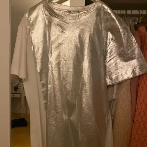 Supercool tröja från Zaras glitter/silver kollektion 2023 🩷😇Endast använd en gång! 