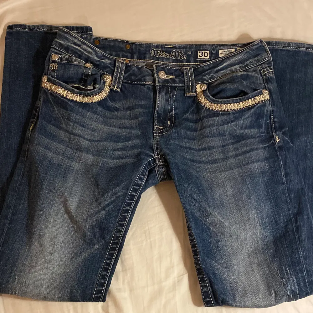 Lågmidjade jeans från sellpy. Fint skick! Använd gärna köp nu!. Farkut & Housut.