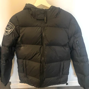 Dunjacka - Tjock dunjacka från D Brand! Använd men okej skick🩷