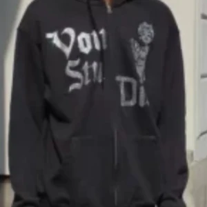 Vonstudio zip-hoodie  - Helt ny zip-hoodie från vonstudio strkl M Skriv DM för fler bilder och frågor 🤩 Kan tänka mig att gå ner i pris vid snabb affär!