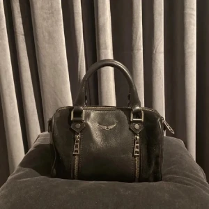 Zadig väska - Säljer nu denna jättefina Zadig väska, som är i väldigt fint skick. Hör av er vid eventuella frågor!💗