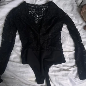 Spets tröja  - En väldigt fin spets body, använt fåtal gånger💕