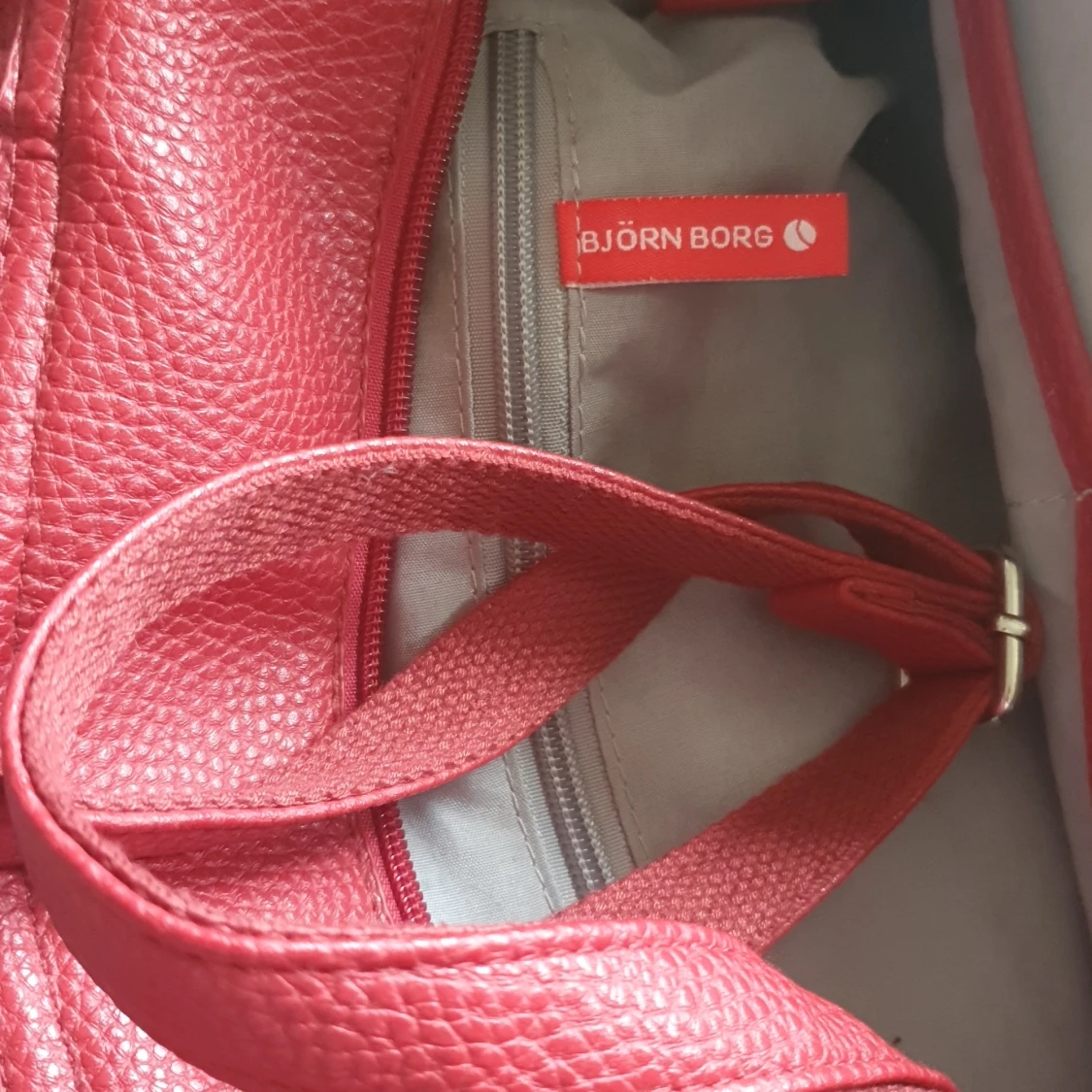 Röd Björn Borg väska  - 93