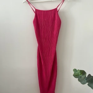 Sommarklänning  - Fin rosa klänning från shein, väldigt skönt material. 