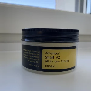 Cosrx all in one creme - Cosrx all in one creme! Endast testad med spatel från produkt som fanns i locket!  Går ej ner i pris.