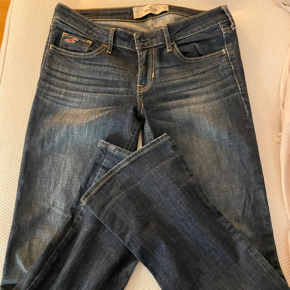 Jättefina lågmidjade bootcut jeans från hollister! 💞. Jeans & Byxor.