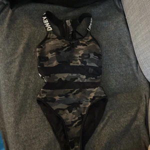 Baddräkt  - Fint skick, aldrig använd bara provad.