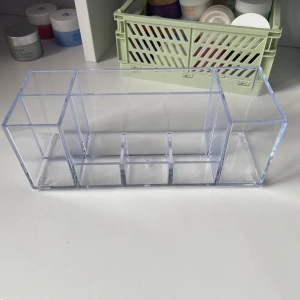 Sminkförvaring  - Köptes för ca en månad sedan men passar ej i mitt rum längre 😄