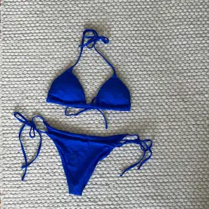Blå bikini, båda delarna i storlek M och gott skick 💙
