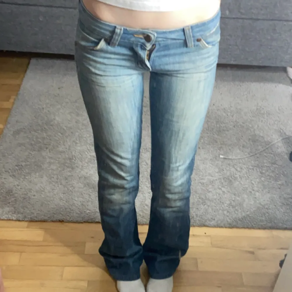 Fina jeans !säljer då de e för små!24/32 💕. Jeans & Byxor.