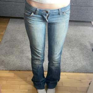 Fina jeans !säljer då de e för små!24/32 💕