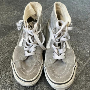 Vans skor - Slitna otvättade vans går nog fräscha till! 