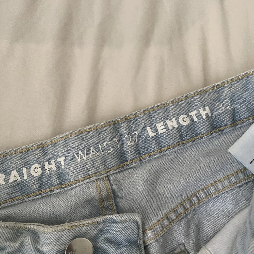 Jätte fina jeans från bikbok som knappt blivit använda. Storlek 27/32. Jeans & Byxor.
