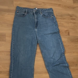 Blåa wide jeans - Storklek xl, använt sällan så dom är i bra skick