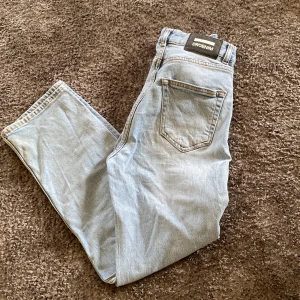 Drdenim jeans  - Tjena säljer dessa feta Jens billigt. Nypris 800kr. Kan tänka mig att gå ner lite i pris! storlek 26/28 