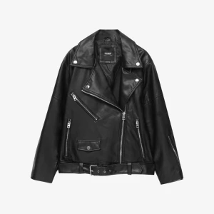 Pull and bear oversized skinn jacka, Passar mig perfekt som är XS tjej  - Säljer min jättefina skinnjacka från pull and bear. Den är jättefint skick och använd ca fem gånger. Är det storlek XS och köpt för 559, säljer för 399 eftersom att det är så bra skick och ganska ny.  Kontakten för fler frågor eller bilder