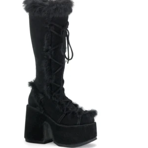 Demonia camell 311 i nyskick - Svarta demonia camel i storlek 37. Använda utomhus 3 gånger inga defekter. Ny pris 1899 (pris går att diskutera)