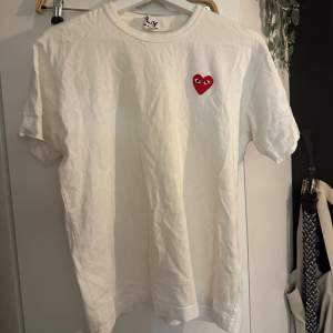 T-Shirt från Comme Des Garçons i bra skick!
